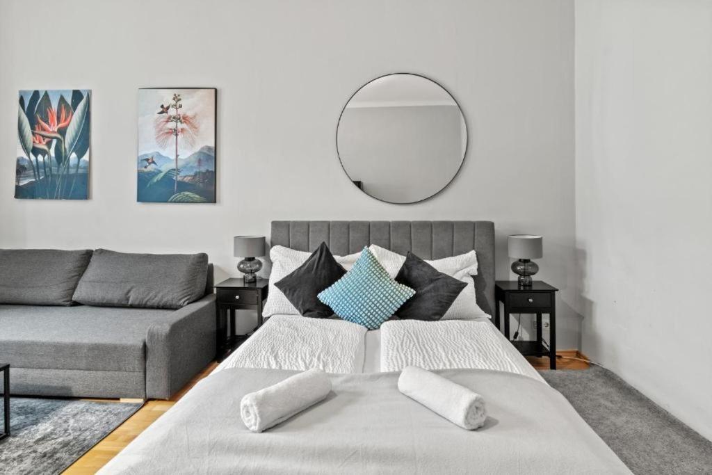 Apartments I 5 Minutes To Metro Вена Экстерьер фото