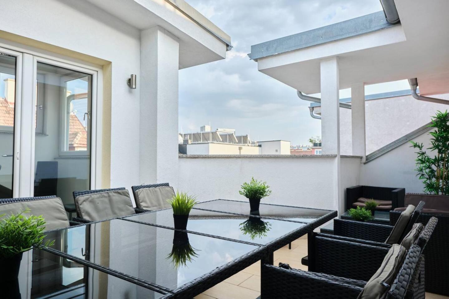 Apartments I 5 Minutes To Metro Вена Экстерьер фото
